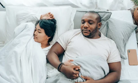 ¿La postura importa? Guía para encontrar la posición ideal para dormir y descansar mejor