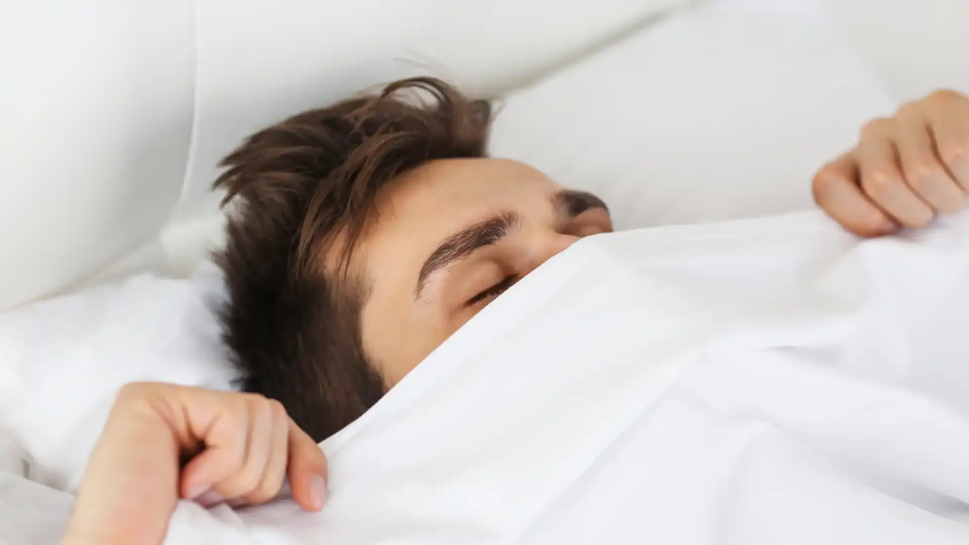 Vuelta a la rutina: cómo cuidar tu sueño tras las vacaciones